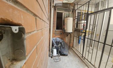 Depto iluminado en P. Baja. Cerca de la línea dorada y Constitución de 1917