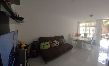 Depto iluminado en P. Baja. Cerca de la línea dorada y Constitución de 1917