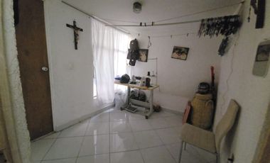 Depto iluminado en P. Baja. Cerca de la línea dorada y Constitución de 1917