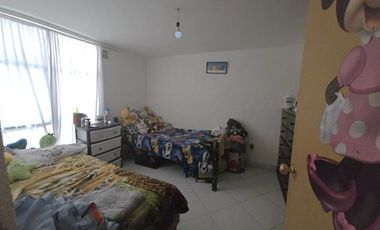 Depto iluminado en P. Baja. Cerca de la línea dorada y Constitución de 1917