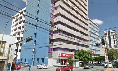 Renta de 11 oficinas en avenida Carranza, la renta incluye 11 cajones de estacionamiento con su respectivas tarjetas de acceso, los baños damas-caballeros son exclusivos para las 11 oficinas,  la renta mensual seria de $ 92,000.00 + iva y $2,000.00 + iva de cuota hidráulica.