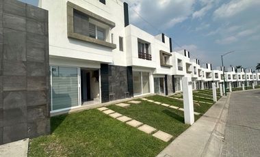 VENTA DE CASA CON ALBERCA EN EL CENTRO DE JIUTEPEC