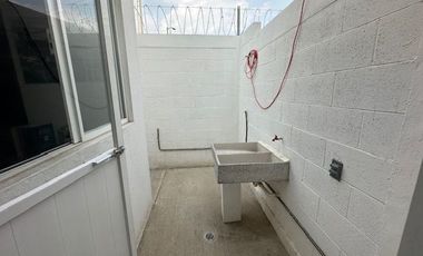 VENTA DE CASA CON ALBERCA EN EL CENTRO DE JIUTEPEC