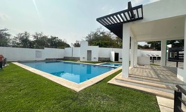 VENTA DE CASA CON ALBERCA EN EL CENTRO DE JIUTEPEC