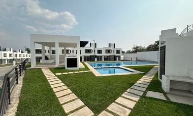 VENTA DE CASA CON ALBERCA EN EL CENTRO DE JIUTEPEC