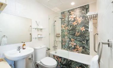 Fully furnished Bright and Airy unit in Crowne Bay Tower for sale