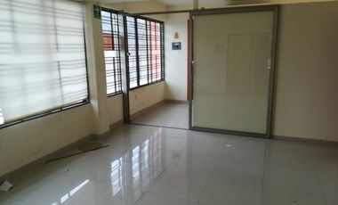 Oficina climatizada con 3 privados en el Fracc. Costa Verde. Incluye agua