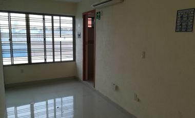 Oficina climatizada con 3 privados en el Fracc. Costa Verde. Incluye agua