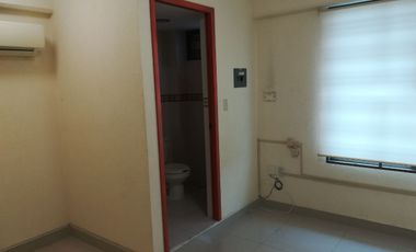 Oficina climatizada con 3 privados en el Fracc. Costa Verde. Incluye agua