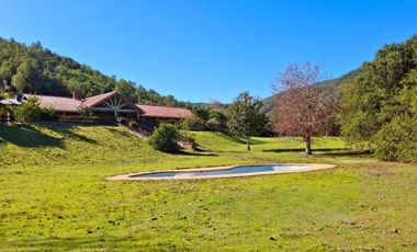 Parcelas de 5.000 m² en El Carpintero, Casablanca: red de luz y agua operativas, portería terminada, rol propio y crédito directo disponible.