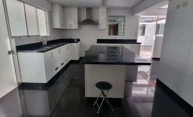 AMPLIO FLAT DE 346 m2 EN CHACARILLA, SURCO.