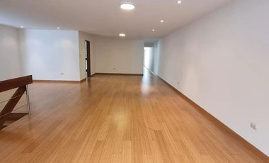 AMPLIO FLAT DE 346 m2 EN CHACARILLA, SURCO.