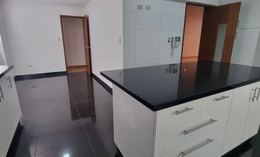 AMPLIO FLAT DE 346 m2 EN CHACARILLA, SURCO.