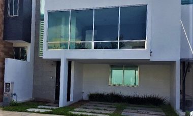 Blvd. Nuevo Hidalgo (Cedros), Casa 2 Pisos, 3 Recámaras (Dentro Privada)