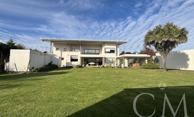 Amplia y hermosa casa en Condominio