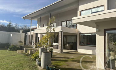 Amplia y hermosa casa en Condominio