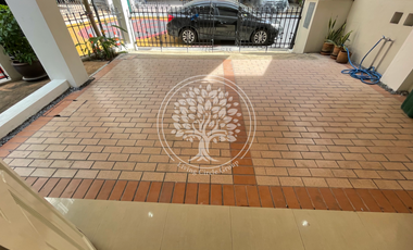 4 Bedrooms Townhouse for Sale or Rent in Baan Klang Krung British Town Thonglor