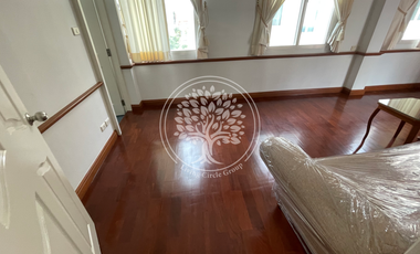 4 Bedrooms Townhouse for Sale or Rent in Baan Klang Krung British Town Thonglor