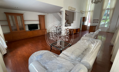 4 Bedrooms Townhouse for Sale or Rent in Baan Klang Krung British Town Thonglor