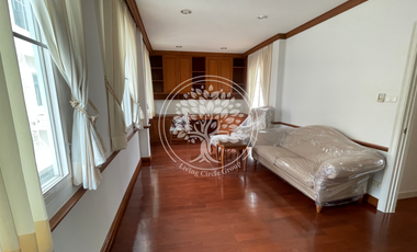 4 Bedrooms Townhouse for Sale or Rent in Baan Klang Krung British Town Thonglor