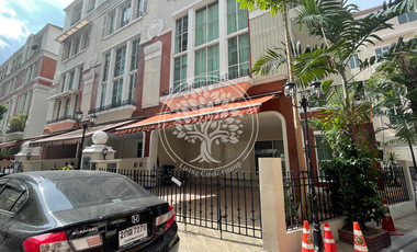 4 Bedrooms Townhouse for Sale or Rent in Baan Klang Krung British Town Thonglor