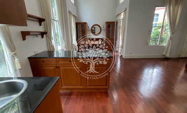 4 Bedrooms Townhouse for Sale or Rent in Baan Klang Krung British Town Thonglor