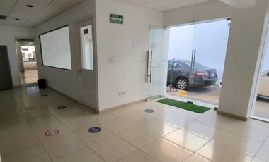 Local Comercial Escuela en Venta sobre el  Boulevard Adolfo López Mateos, 3021 Oriente, León, Gto. Frente Hotel