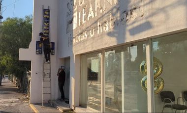 Local Comercial Escuela en Venta sobre el  Boulevard Adolfo López Mateos, 3021 Oriente, León, Gto. Frente Hotel