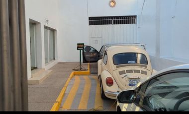Local Comercial Escuela en Venta sobre el  Boulevard Adolfo López Mateos, 3021 Oriente, León, Gto. Frente Hotel