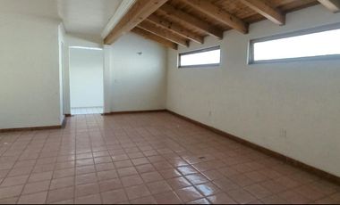 Local Comercial Escuela en Venta sobre el  Boulevard Adolfo López Mateos, 3021 Oriente, León, Gto. Frente Hotel
