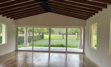 VENTA DE CASA EN BALVANERA CON VISTA AL CAMPO DE GOLF