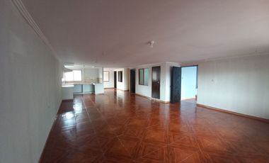 CASA RENTERA DE 7 DEPARTAMENTOS EN EL SECTOR DE LA AV. DE LOS MIGRANTES