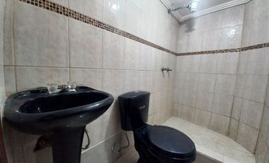 CASA RENTERA DE 7 DEPARTAMENTOS EN EL SECTOR DE LA AV. DE LOS MIGRANTES