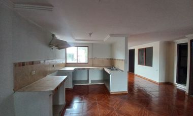 CASA RENTERA DE 7 DEPARTAMENTOS EN EL SECTOR DE LA AV. DE LOS MIGRANTES