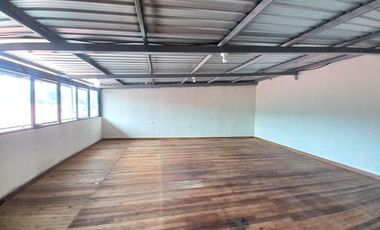 CASA RENTERA DE 7 DEPARTAMENTOS EN EL SECTOR DE LA AV. DE LOS MIGRANTES