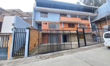 CASA RENTERA DE 7 DEPARTAMENTOS EN EL SECTOR DE LA AV. DE LOS MIGRANTES