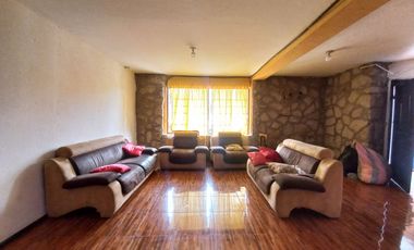 CASA RENTERA DE 7 DEPARTAMENTOS EN EL SECTOR DE LA AV. DE LOS MIGRANTES