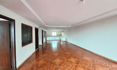 CASA RENTERA DE 7 DEPARTAMENTOS EN EL SECTOR DE LA AV. DE LOS MIGRANTES