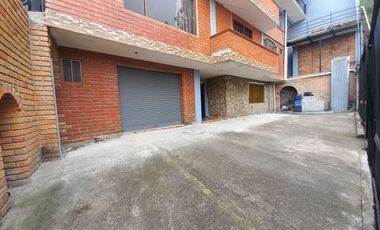 CASA RENTERA DE 7 DEPARTAMENTOS EN EL SECTOR DE LA AV. DE LOS MIGRANTES
