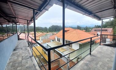 CASA RENTERA DE 7 DEPARTAMENTOS EN EL SECTOR DE LA AV. DE LOS MIGRANTES