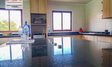 🏠León Propiedades vende moderna casa estilo mediterraneo en sector Cuyuncavi Alto🏠