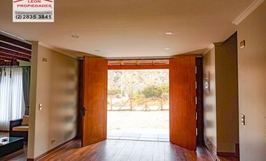 🏠León Propiedades vende moderna casa estilo mediterraneo en sector Cuyuncavi Alto🏠