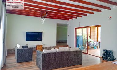 🏠León Propiedades vende moderna casa estilo mediterraneo en sector Cuyuncavi Alto🏠