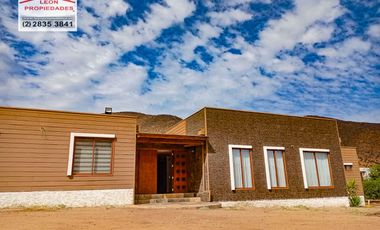 🏠León Propiedades vende moderna casa estilo mediterraneo en sector Cuyuncavi Alto🏠