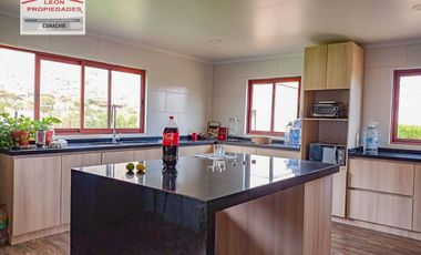 🏠León Propiedades vende moderna casa estilo mediterraneo en sector Cuyuncavi Alto🏠