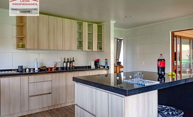 🏠León Propiedades vende moderna casa estilo mediterraneo en sector Cuyuncavi Alto🏠