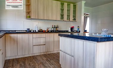 🏠León Propiedades vende moderna casa estilo mediterraneo en sector Cuyuncavi Alto🏠