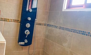 🏠León Propiedades vende moderna casa estilo mediterraneo en sector Cuyuncavi Alto🏠