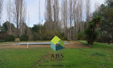Parcela con casa y piscina, a pasos del centro de Quillón