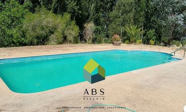 Parcela con casa y piscina, a pasos del centro de Quillón